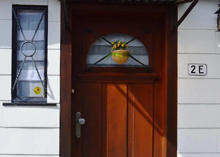 Дом отдыха In With Garden